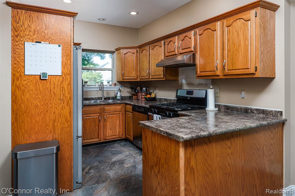 940 Covington Court, Marysville, MI 48040 — Photo 11