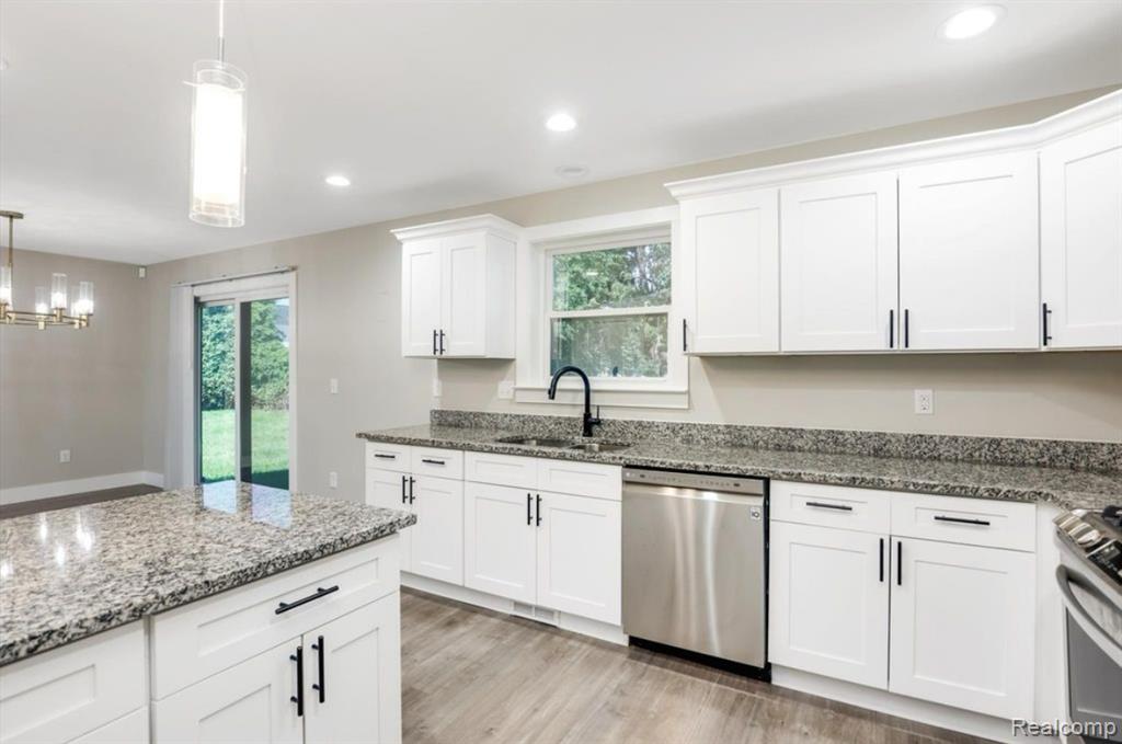 1755 E George Avenue, Hazel Park, MI 48030 — Photo 3