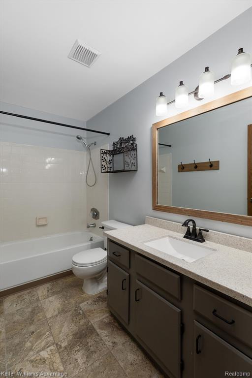 61244 GREENWOOD Drive, South Lyon, MI 48178 — Photo 11