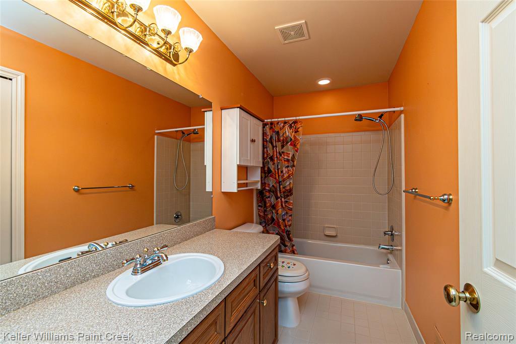 49675 Sable Creek Drive, 30, Macomb, MI 48042 — Photo 18