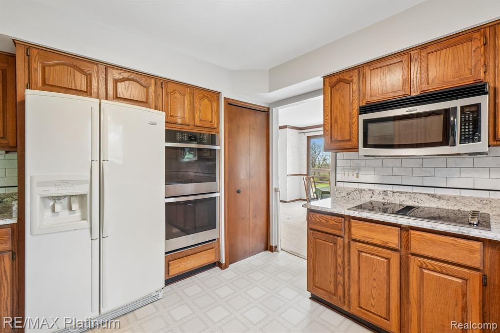 555 Crawford Farm Lane, Milford, MI 48380 — Photo 15