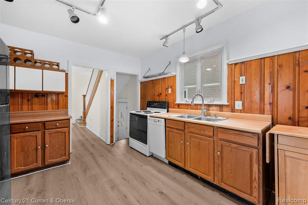 902 S Washington Avenue, Royal Oak, MI 48067 — Photo 7