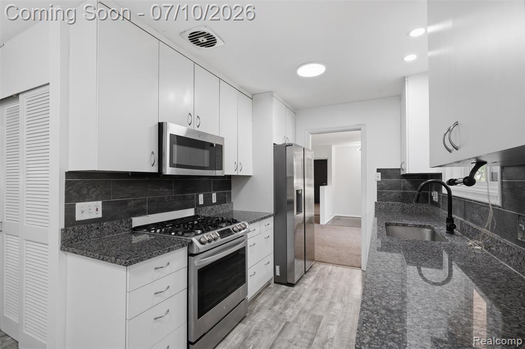 7264 S Tratham Court, West Bloomfield, MI — Photo 17