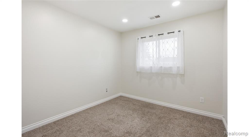 891 E Harwood Avenue, Madison Heights, MI 48071 — Photo 11
