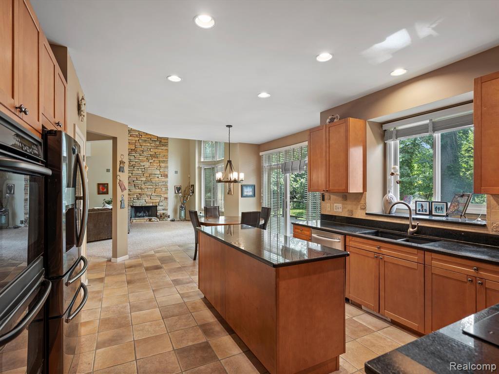 7253 CARLYLE, West Bloomfield, MI — Photo 20