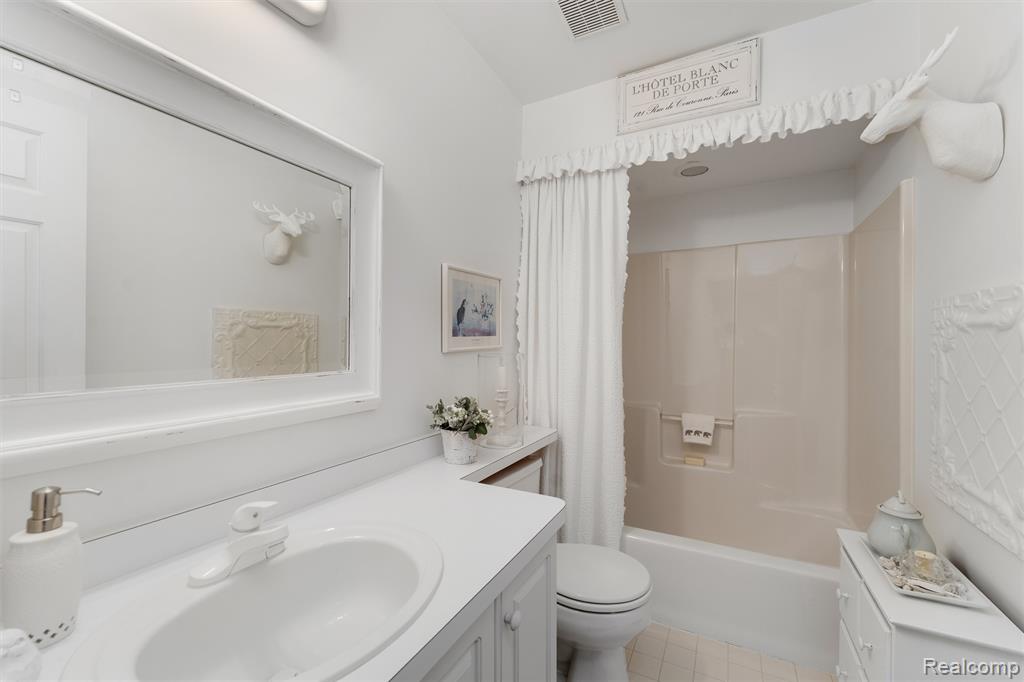 44500 Meadowcreek Lane, Canton, MI 48187 — Photo 23