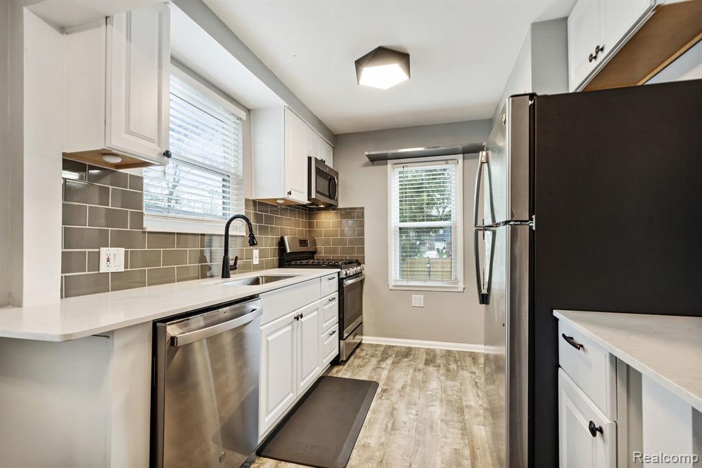 822 N GAINSBOROUGH Avenue, Royal Oak, MI 48067 — Photo 8