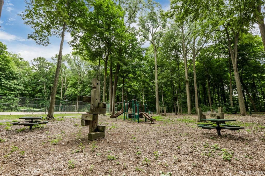 48124 LIBERTY Drive, Shelby Twp, MI 48315 — Photo 39