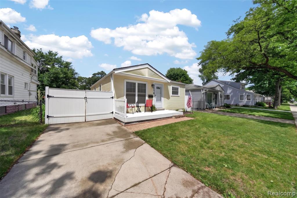 985 E Jarvis Avenue, Hazel Park, MI 48030 — Photo 17