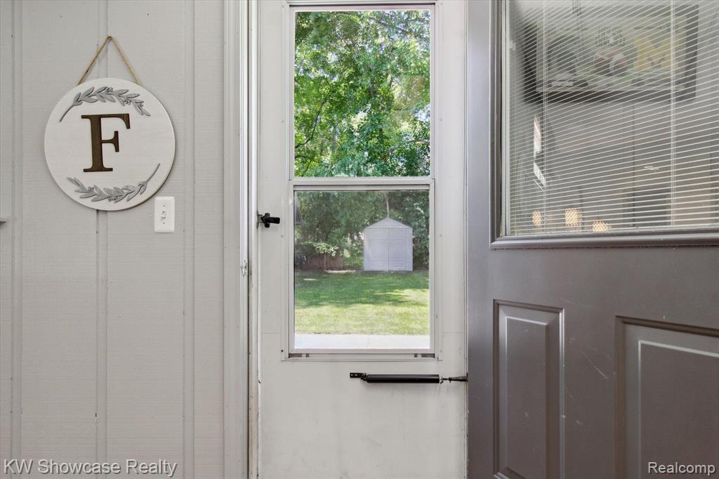 890 FARNSWORTH Road, White Lake, MI — Photo 27