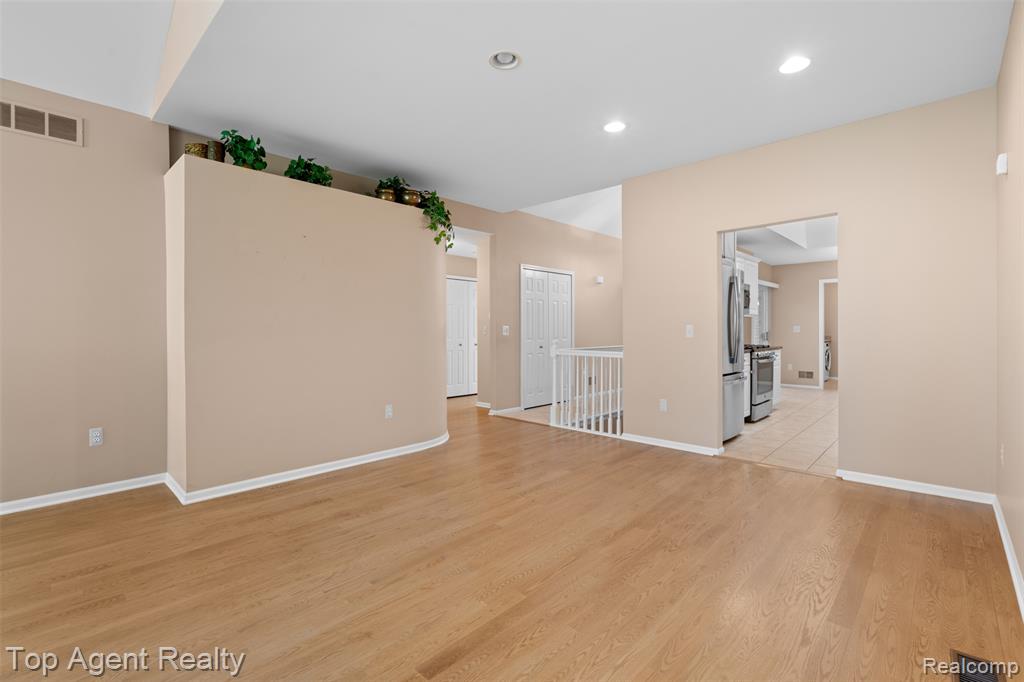 48607 Sutton Bay Court, Shelby Twp, MI 48315 — Photo 14