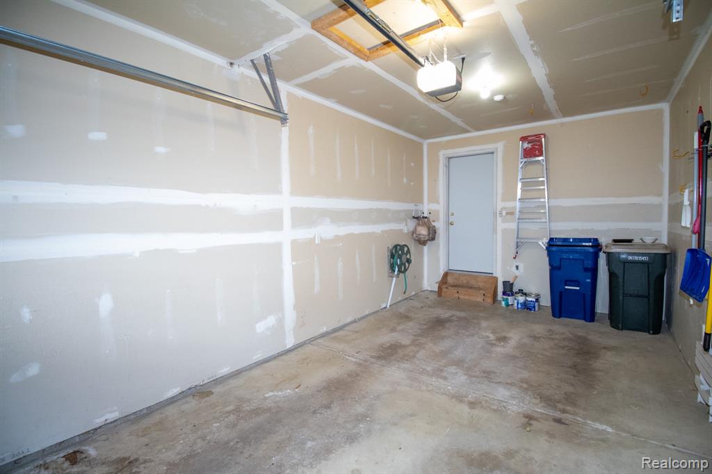 4102 Hunters Circle E, Canton, MI 48188 — Photo 38