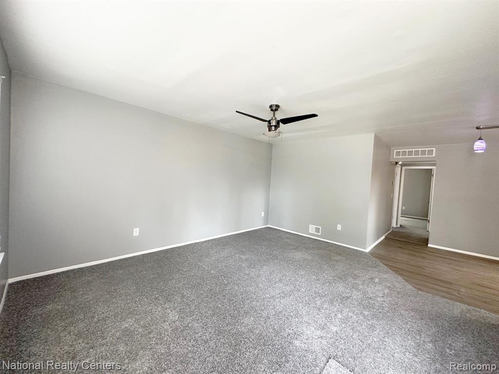 829 W PARKER Avenue, Madison Heights, MI 48071 — Photo 11