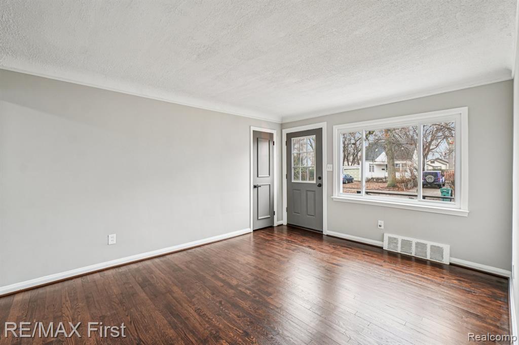 23818 Tawas Avenue, Hazel Park, MI 48030 — Photo 5