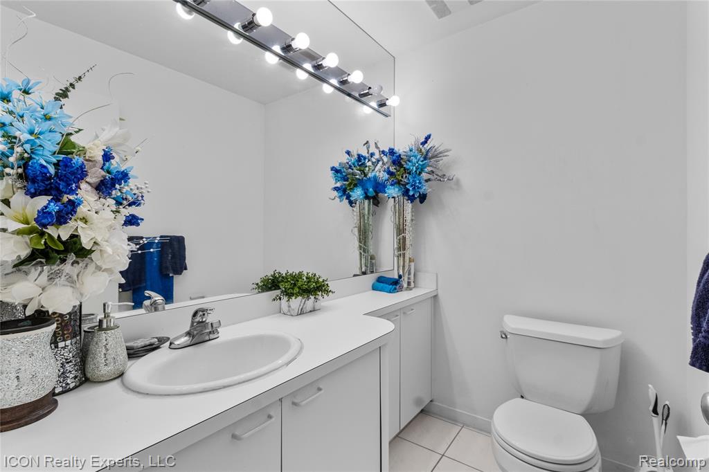 5727 Royal Wood, West Bloomfield, MI — Photo 17