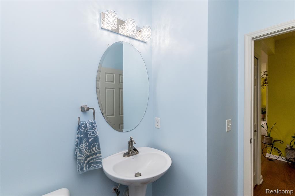51224 Luke Lane, Novi, MI — Photo 18