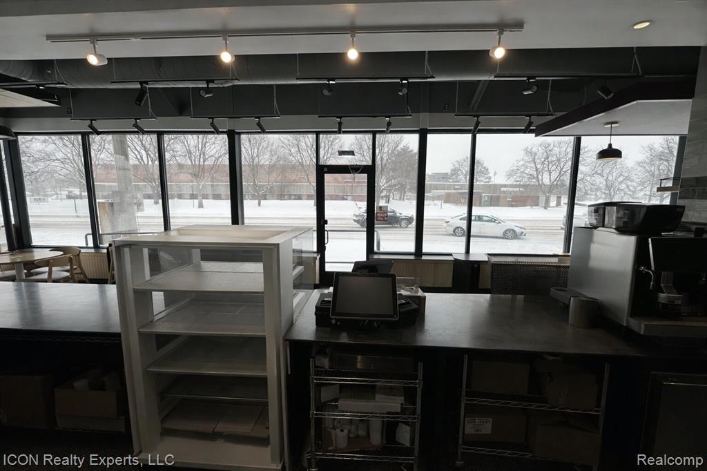 1235 W 14 Mile Road, Madison Heights, MI 48071 — Photo 9