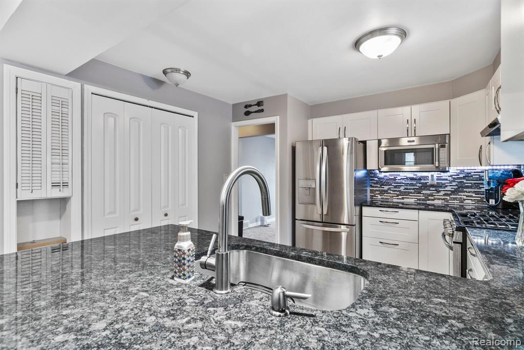 6086 N CROWN Street, Westland, MI — Photo 17