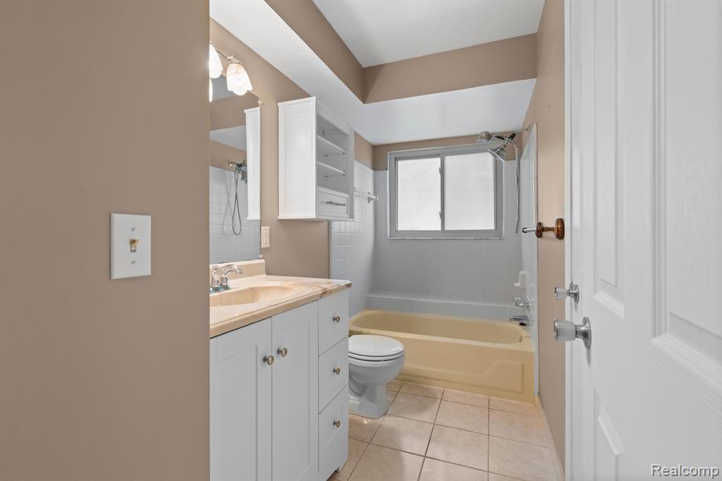 50631 NEWCASTLE Drive, Chesterfield, MI 48047 — Photo 23