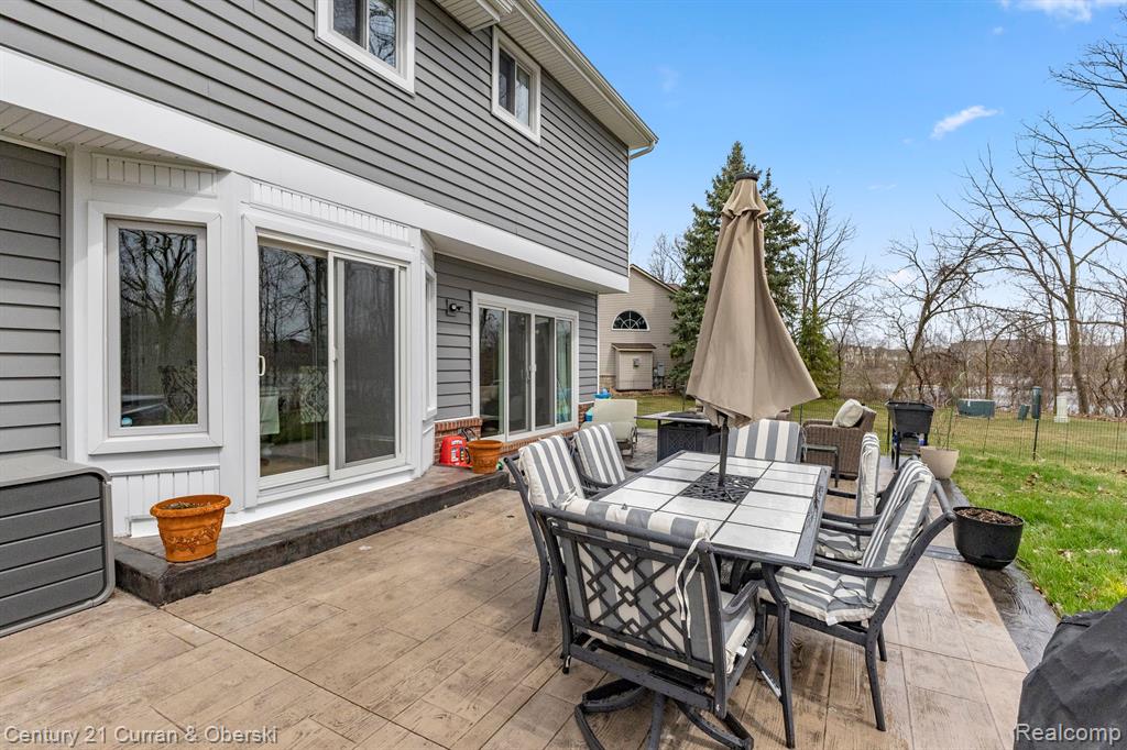 42745 LEDGEVIEW Drive, Novi, MI 48377 — Photo 45