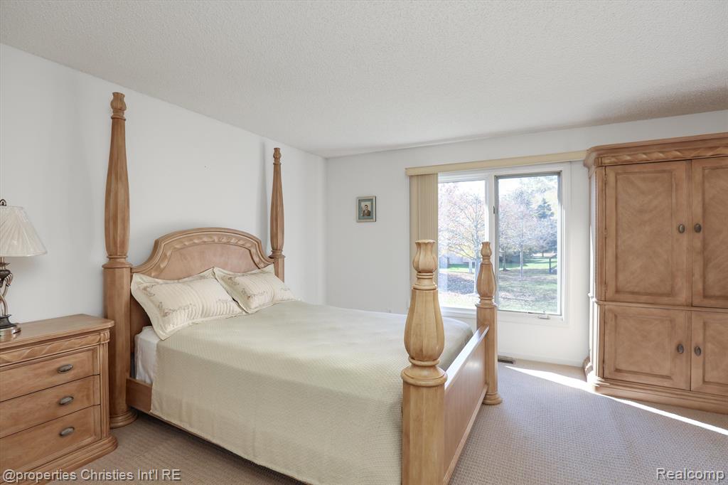 35211 White Pine Trail, Farmington Hills, MI 48335 — Photo 19