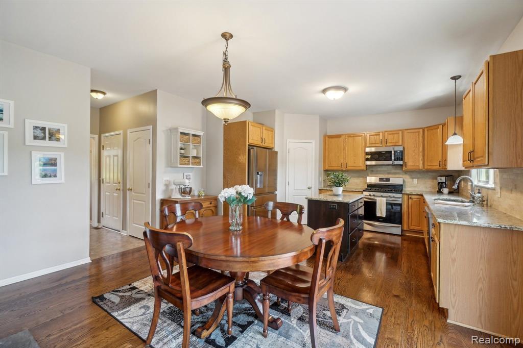 627 OLIVIA Drive, Milford, MI 48381 — Photo 8