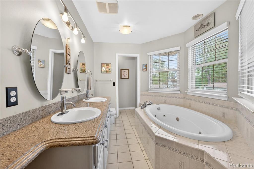 538 Pine Street, Wyandotte, MI 48192 — Photo 22