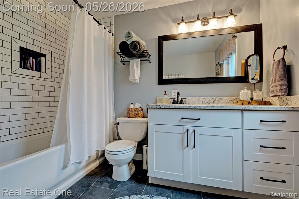 6394 Manson Drive, Waterford, MI 48329 — Photo 21