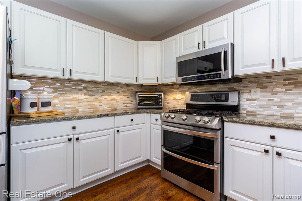 60608 S LYON Trail, South Lyon, MI 48178 — Photo 16