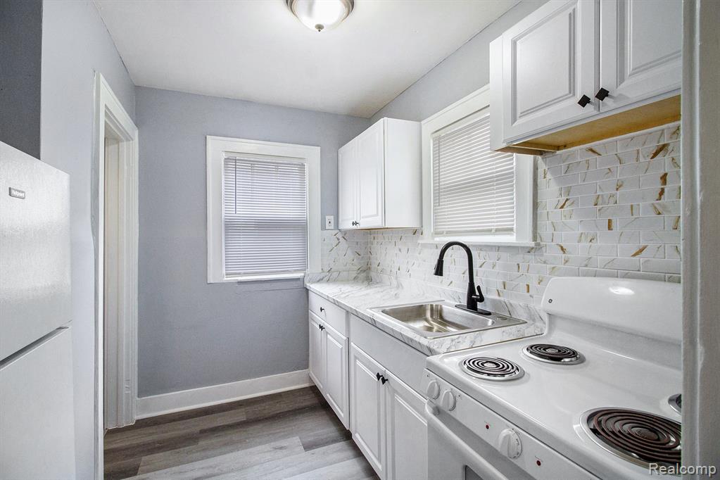 570 E KENNETT Road, Pontiac, MI 48340 — Photo 10