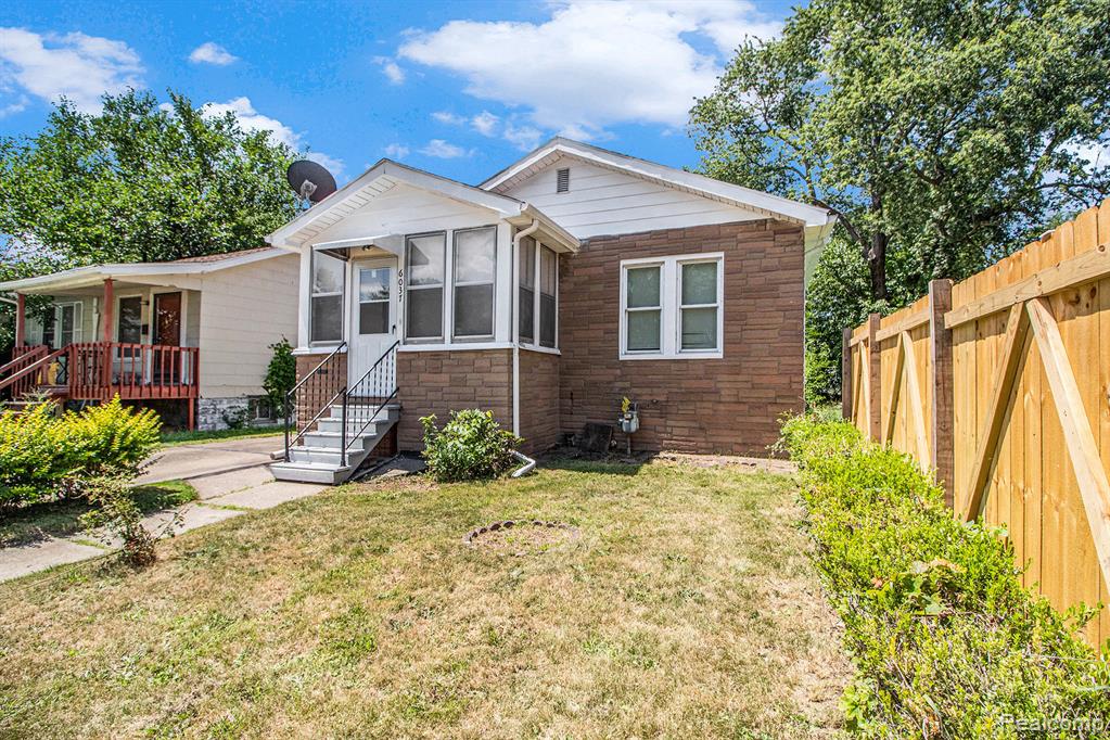 6037 Plainview Avenue, Detroit, MI 48228 — Photo 2
