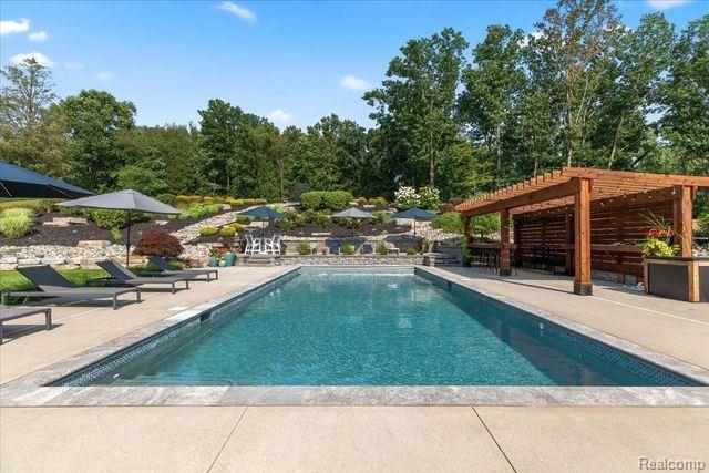 8431 STONEY CREEK Dr., South Lyon, MI 48178 — Photo 3