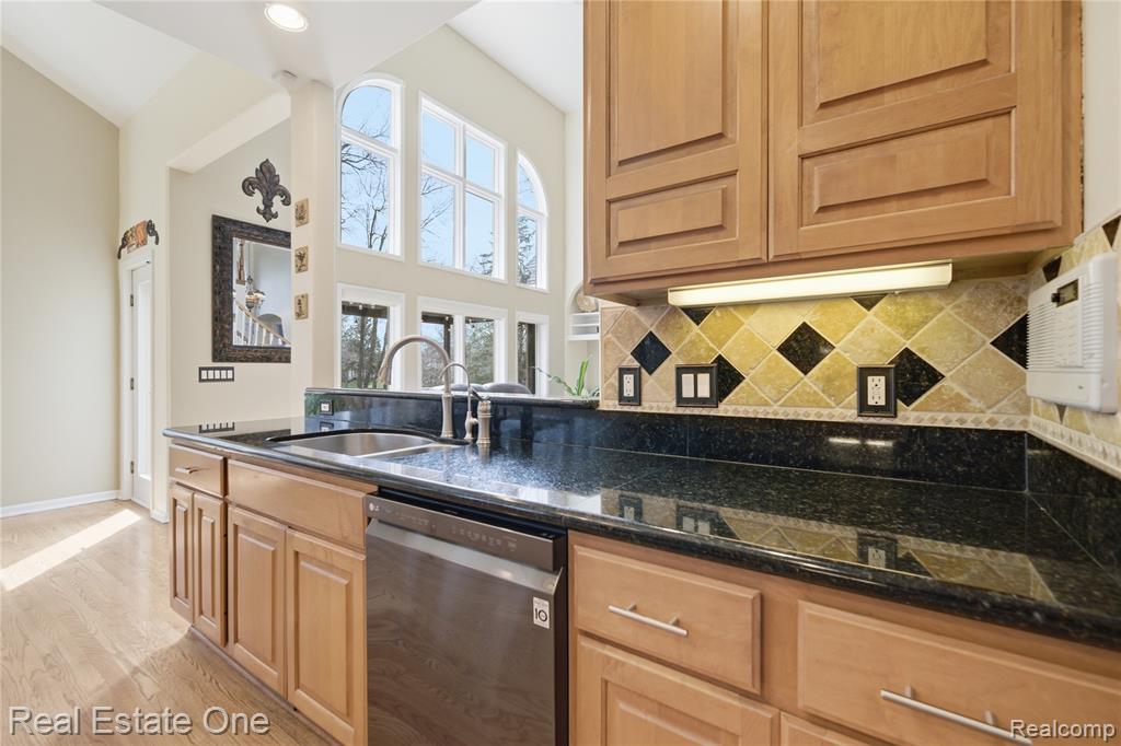 10152 Rosemarie Run, Brighton, MI 48114 — Photo 12