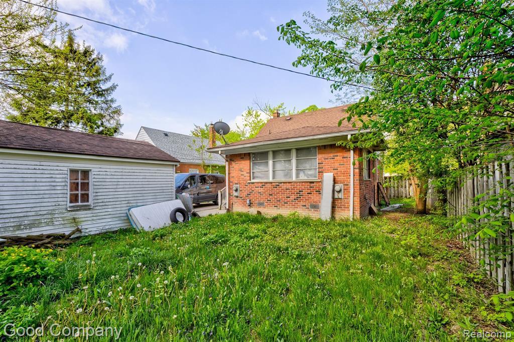 7686 W PARKWAY Street, Redford, MI 48239 — Photo 22