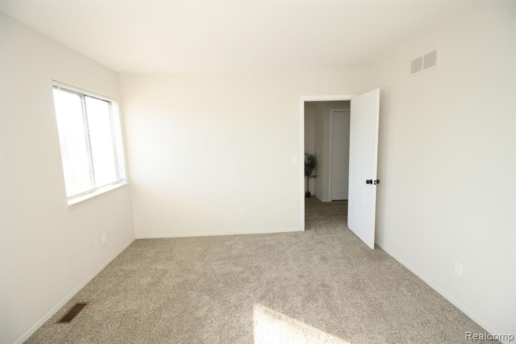 40831 HIGHPOINTE Drive, Clinton Twp, MI 48038 — Photo 25