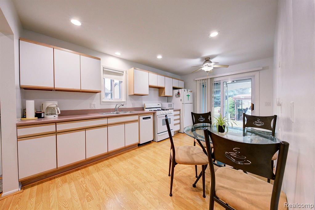 8401 18 Mile Road, Unit 167, Sterling Heights, MI 48313 — Photo 5