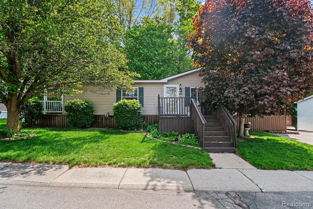 326 Basket Br, Oxford, MI 48371
