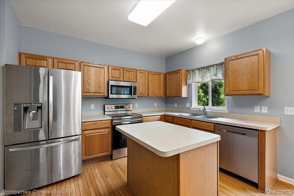 9773 RAVENSHIRE Drive, Ypsilanti, MI 48198 — Photo 21