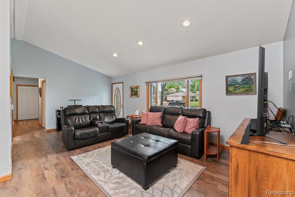 6242 Bedford Avenue, Flint, MI 48507 — Photo 13