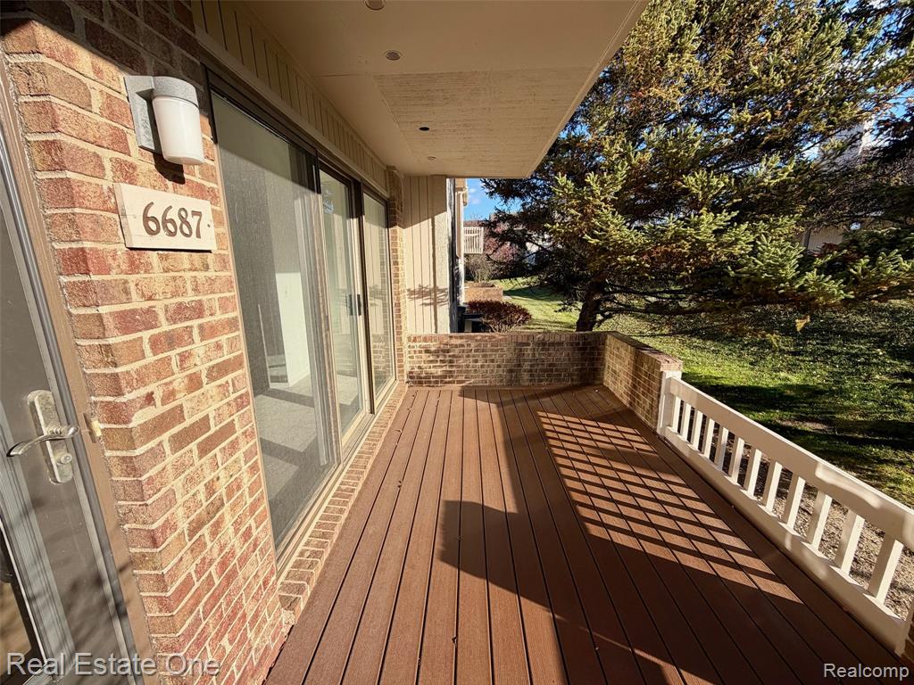 6687 Maple Lakes Drive, West Bloomfield, MI — front exterior