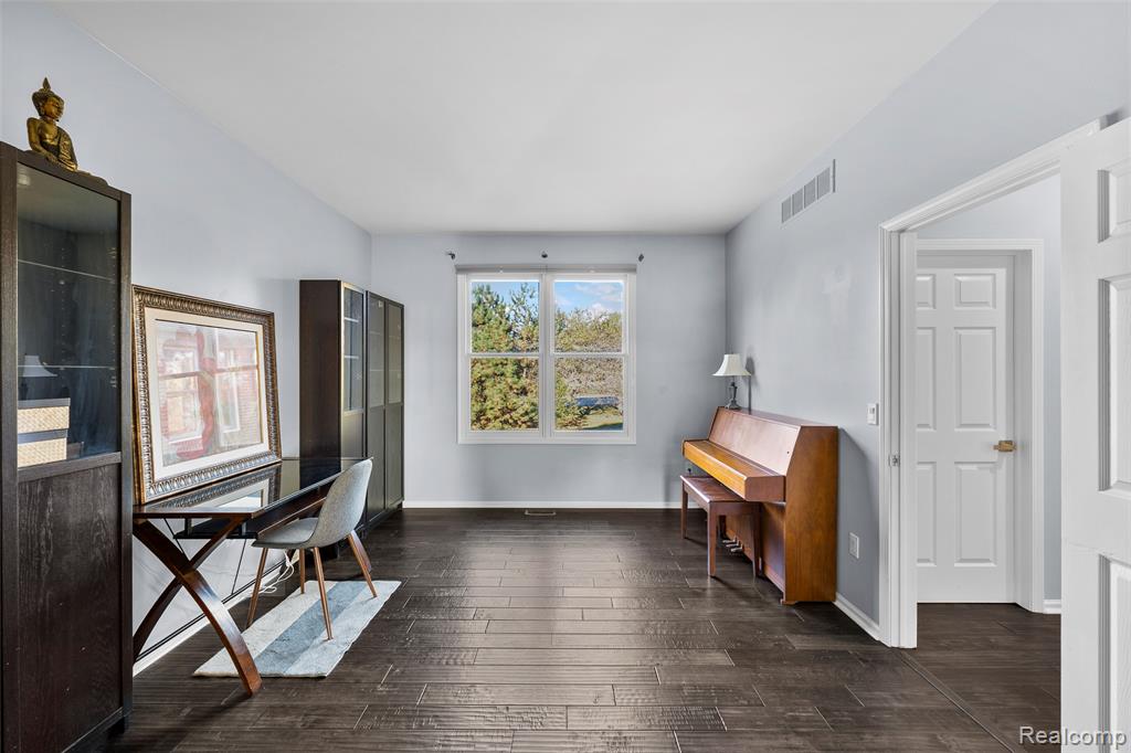 4476 Woodcliff Court, Rochester, MI 48306 — Photo 11