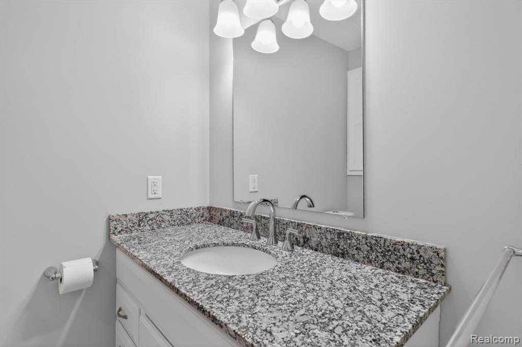 4841 Fenmore Avenue, Waterford, MI 48328 — Photo 16