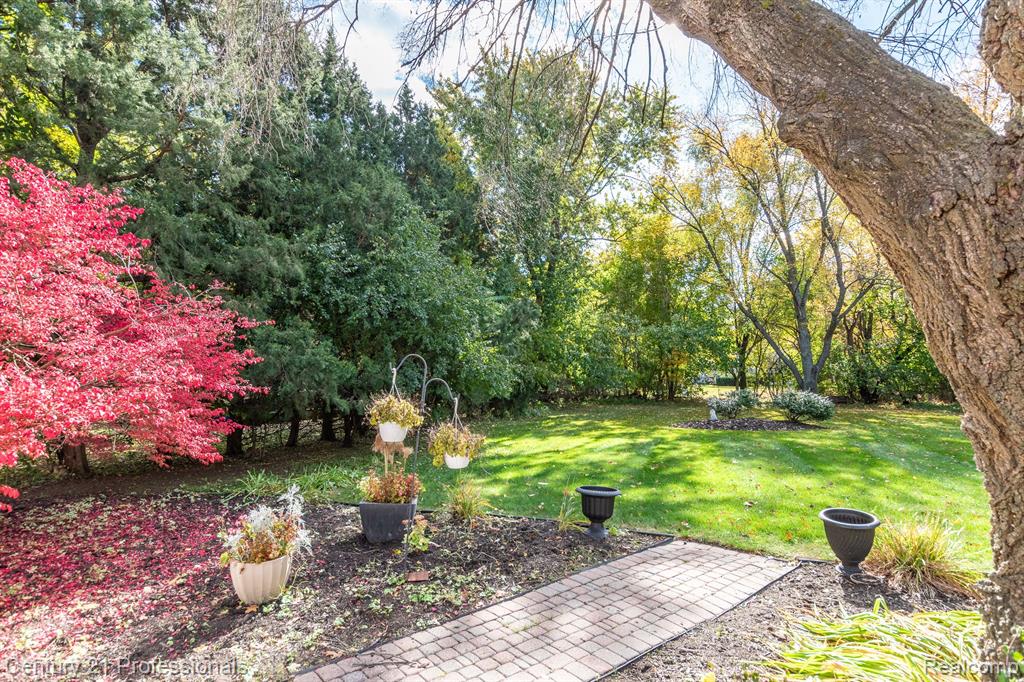 9117 Sussex Street, White Lake, MI — Photo 35