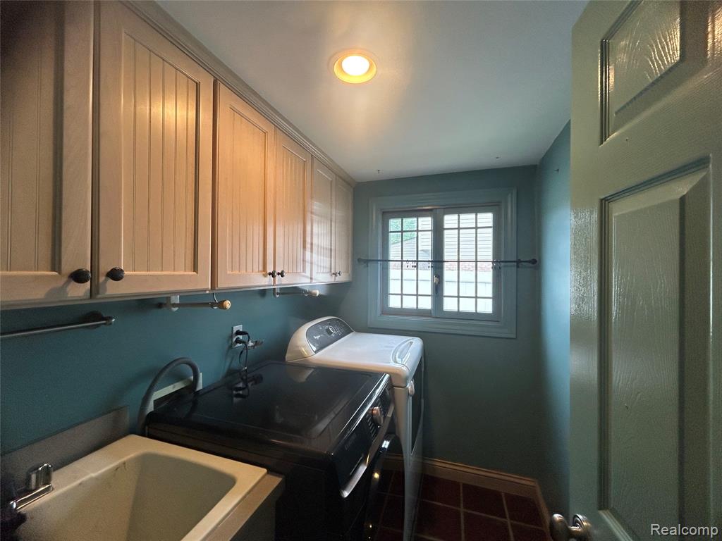 5045 Abington Drive, Troy, MI 48085 — Photo 11