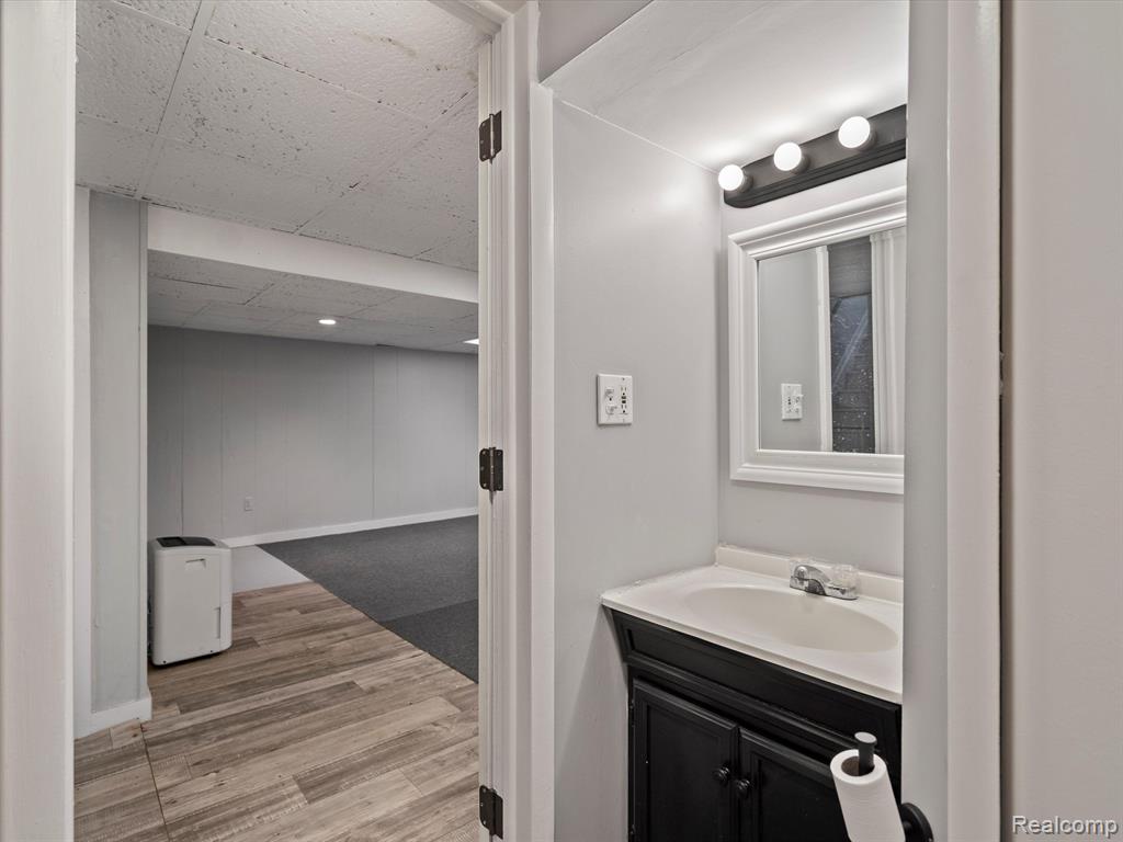 806 HARRY PAUL Drive, Lake Orion, MI 48362 — Photo 24