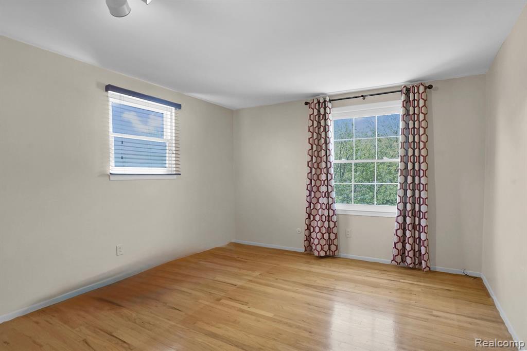 430 CHESTER Court, South Lyon, MI 48178 — Photo 34