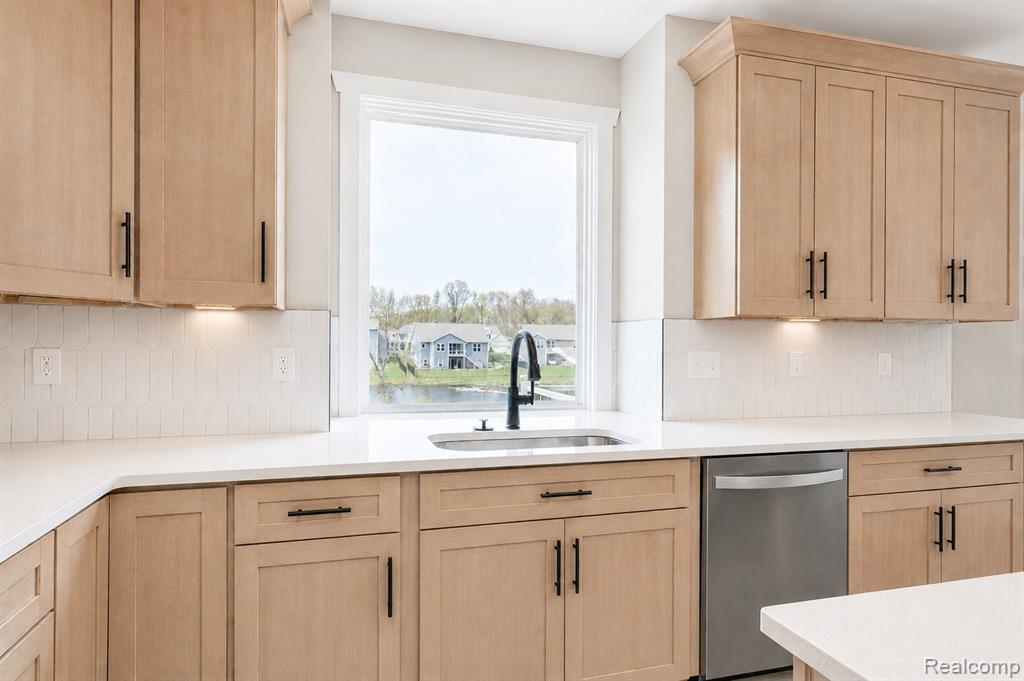 591 ROUND ROCK, Howell, MI 48843 — Photo 7