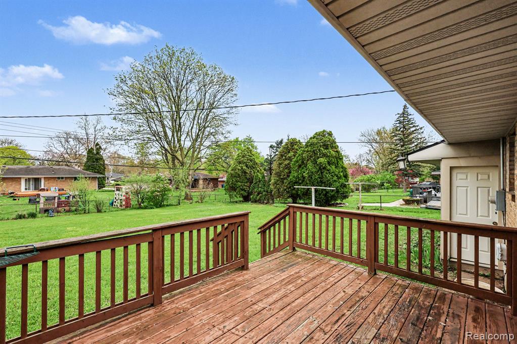 3688 Breaker Street, Waterford, MI 48329 — Photo 21