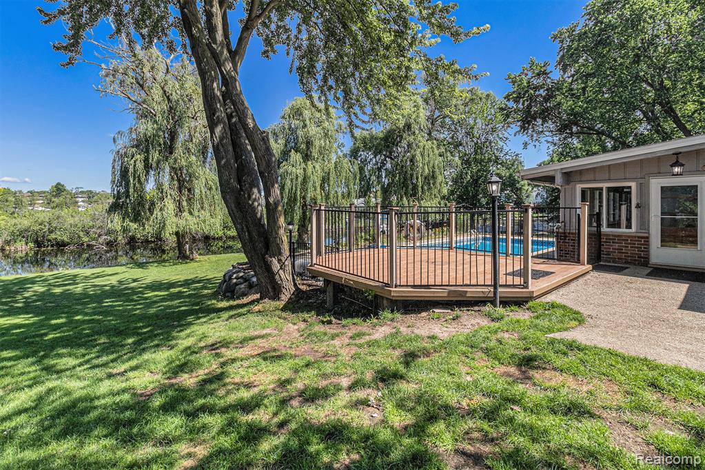 2145 Helmsford Drive, Wolverine Lake, MI 48390 — Photo 42