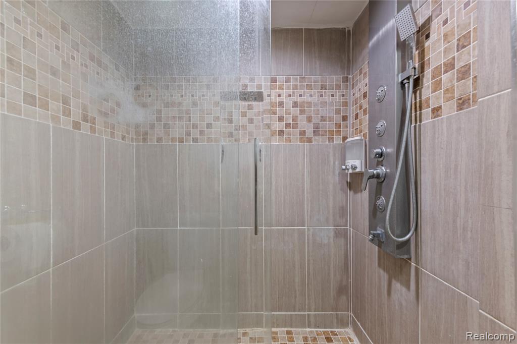 46902 Amberwood Drive, Shelby Twp, MI 48317 — Photo 25